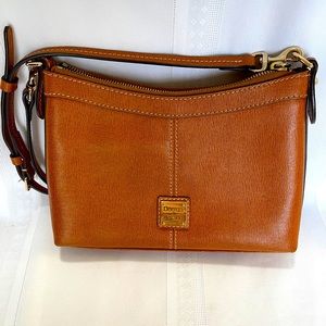 Adorable Dooney and Bourke Caramel Crossbodyin Saffiano Leather. EUC No Defects